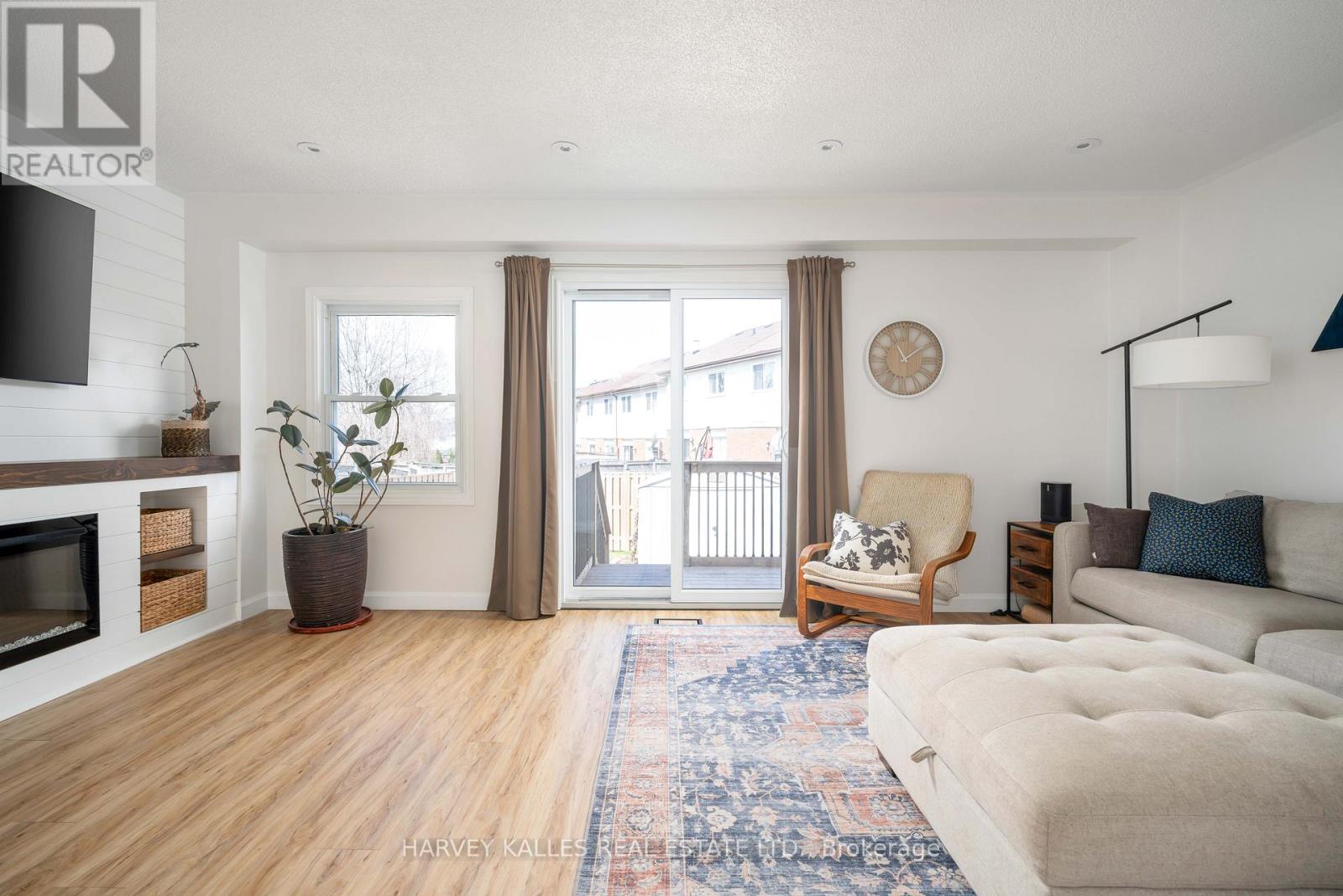 510 PICKERING CRESCENT