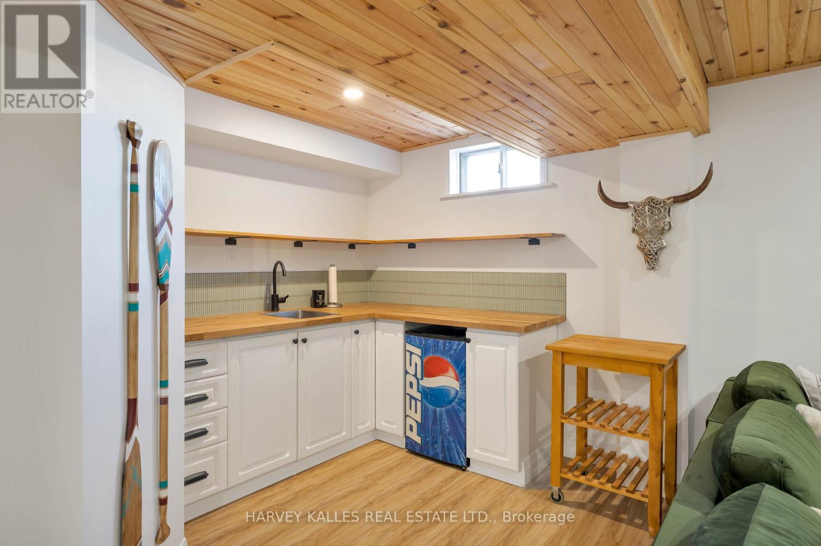 510 PICKERING CRESCENT