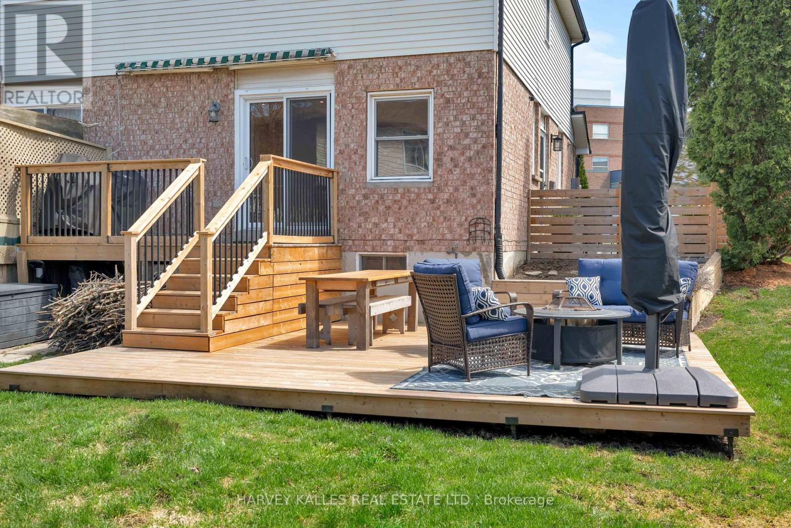 510 PICKERING CRESCENT
