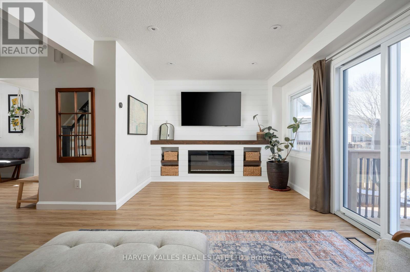 510 PICKERING CRESCENT