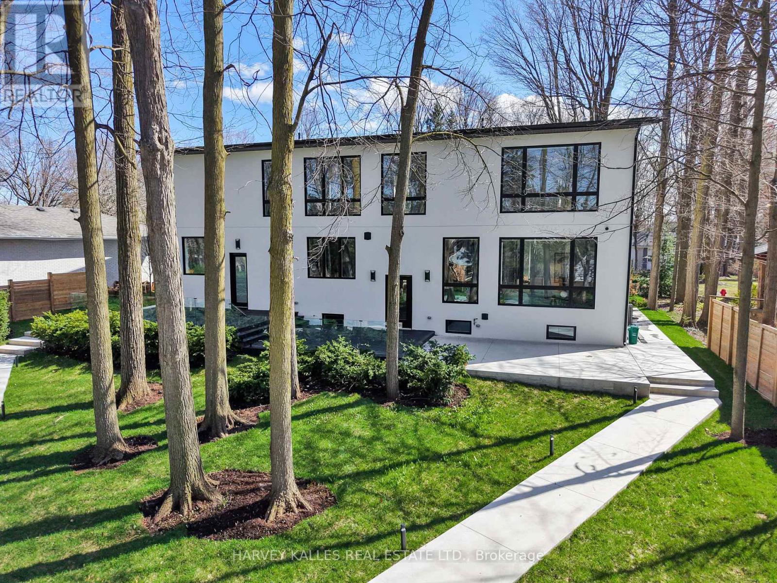 193 BEECHWOOD CRESCENT