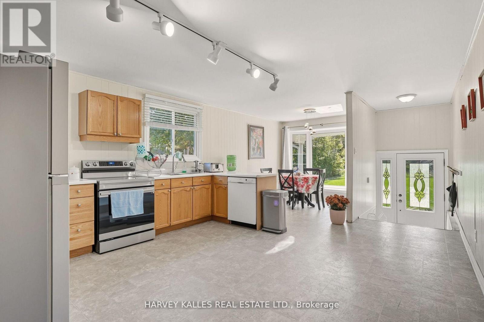 72 LAKESIDE DRIVE