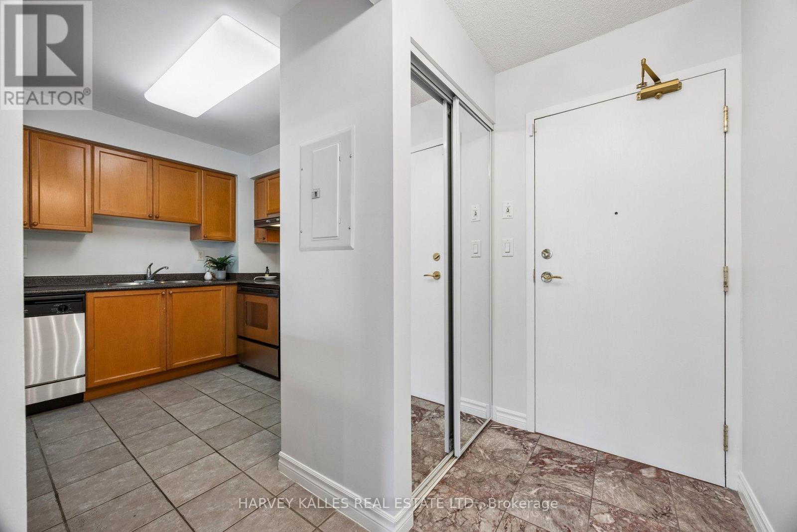 302 - 745 NEW WESTMINSTER DRIVE