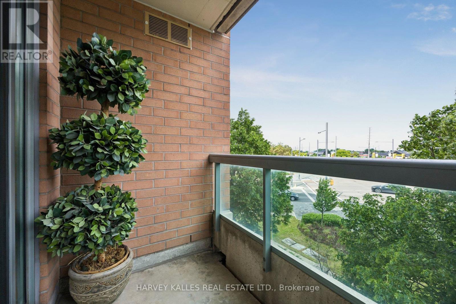 302 - 745 NEW WESTMINSTER DRIVE
