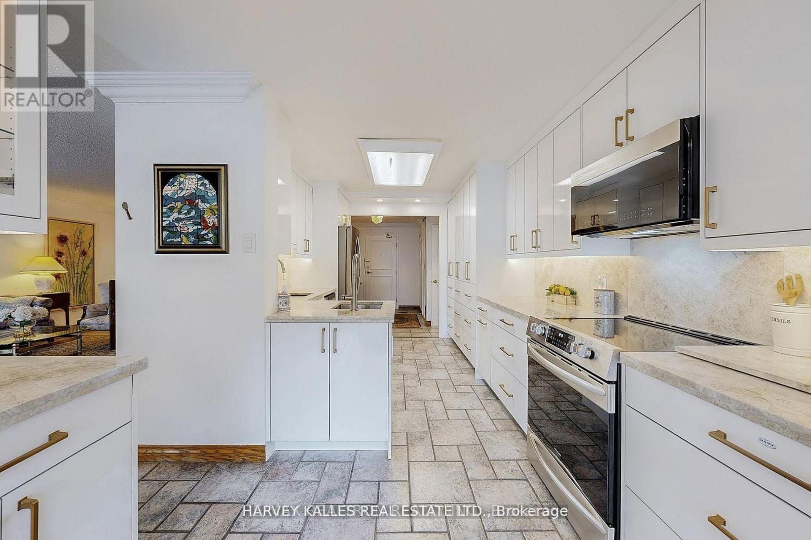 311 - 7300 YONGE STREET