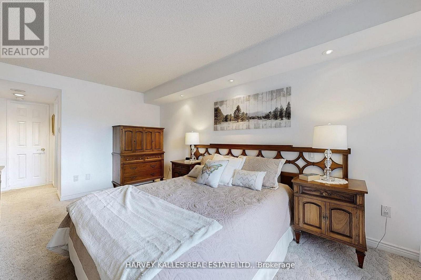 311 - 7300 YONGE STREET
