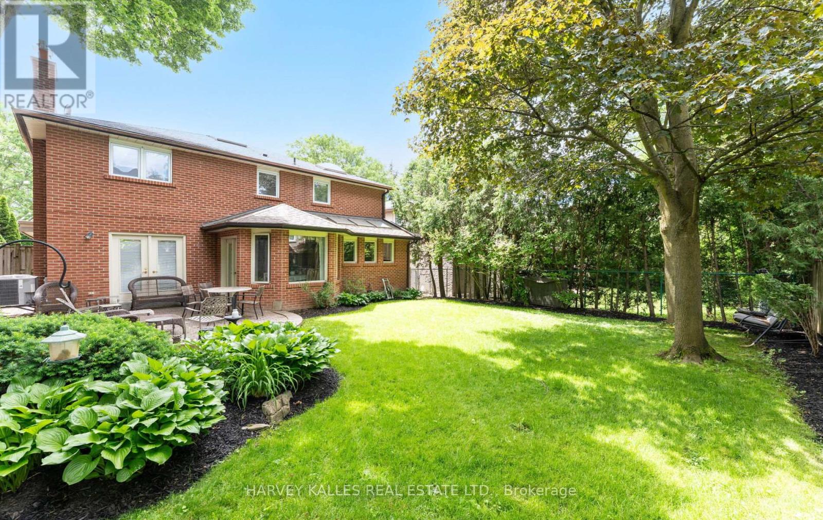 8 GRANADA COURT