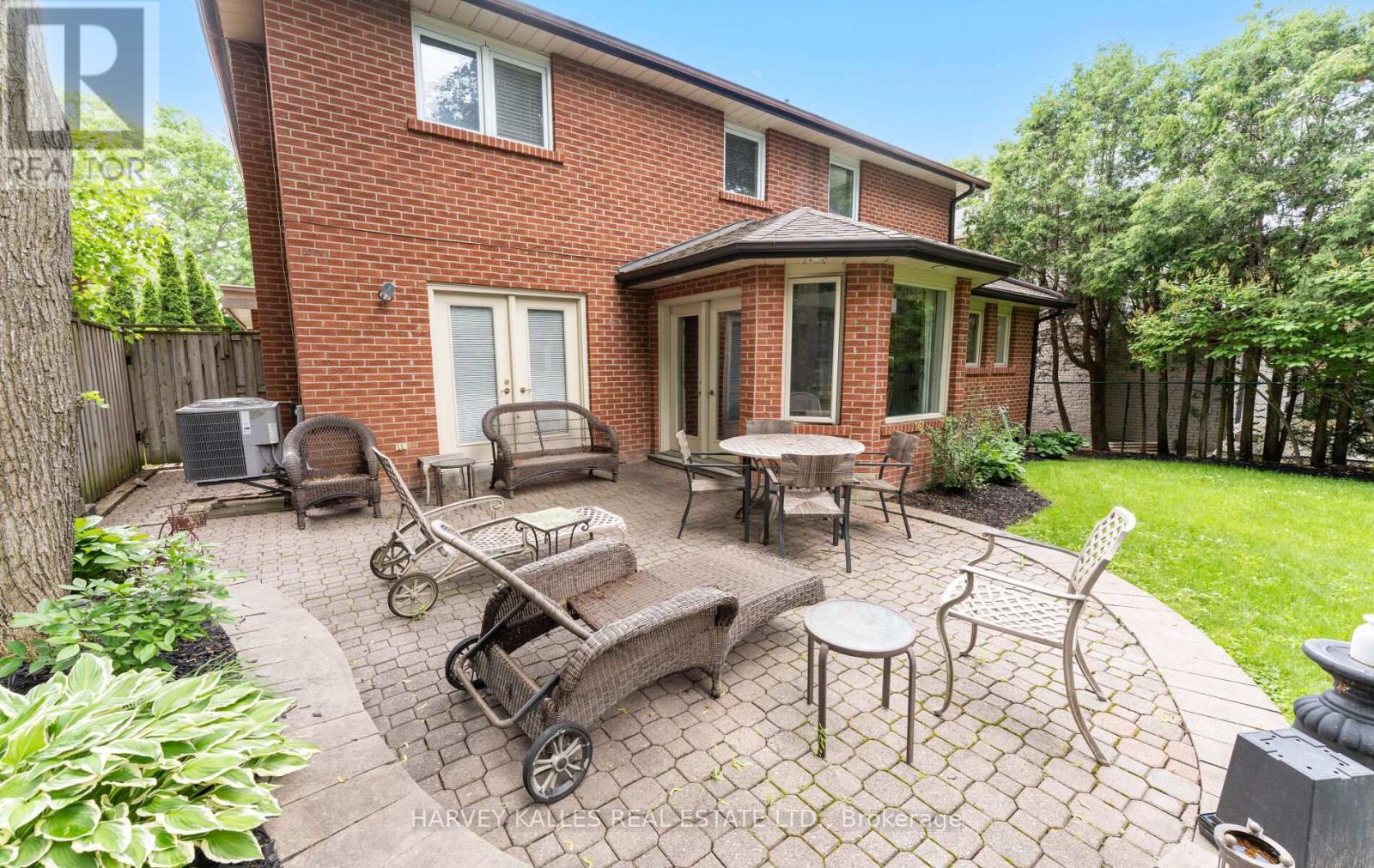 8 GRANADA COURT