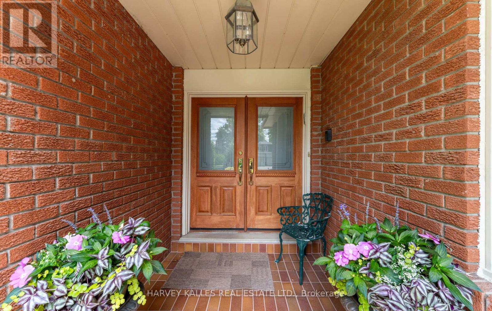 8 GRANADA COURT