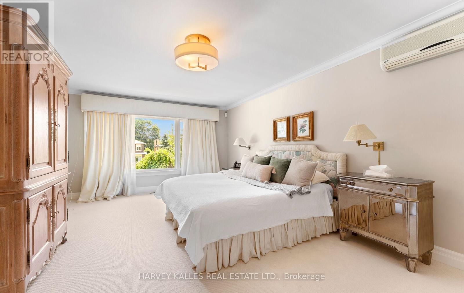 8 GRANADA COURT