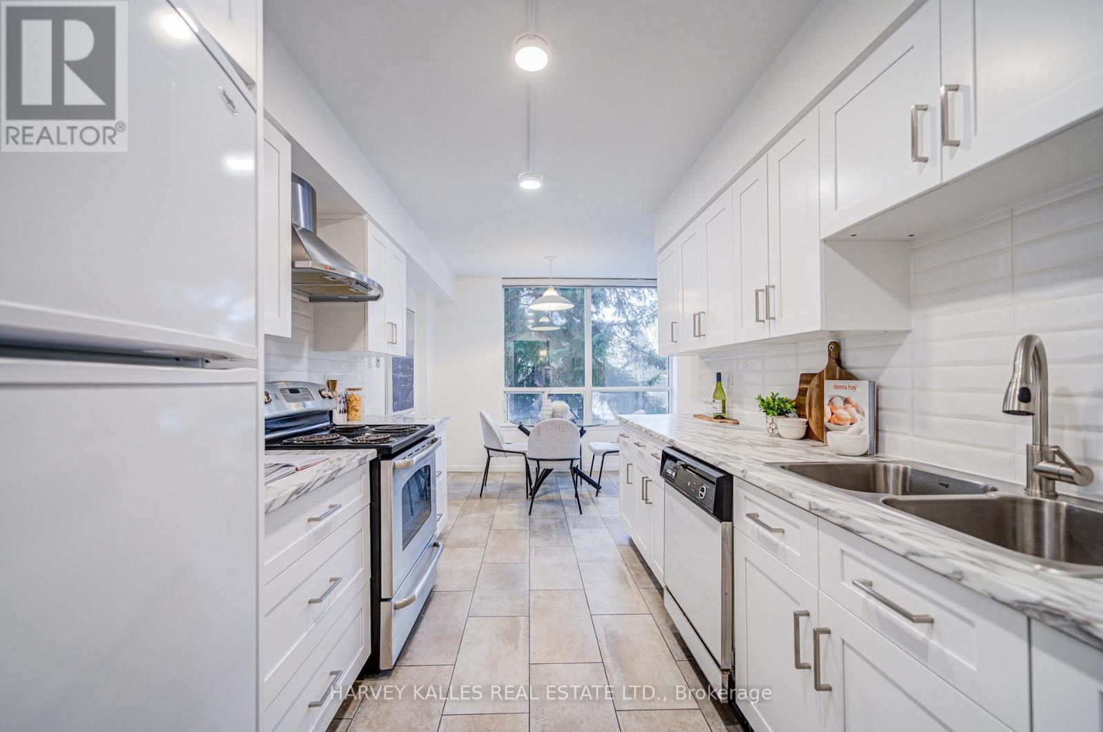 212 - 120 PROMENADE CIRCLE
