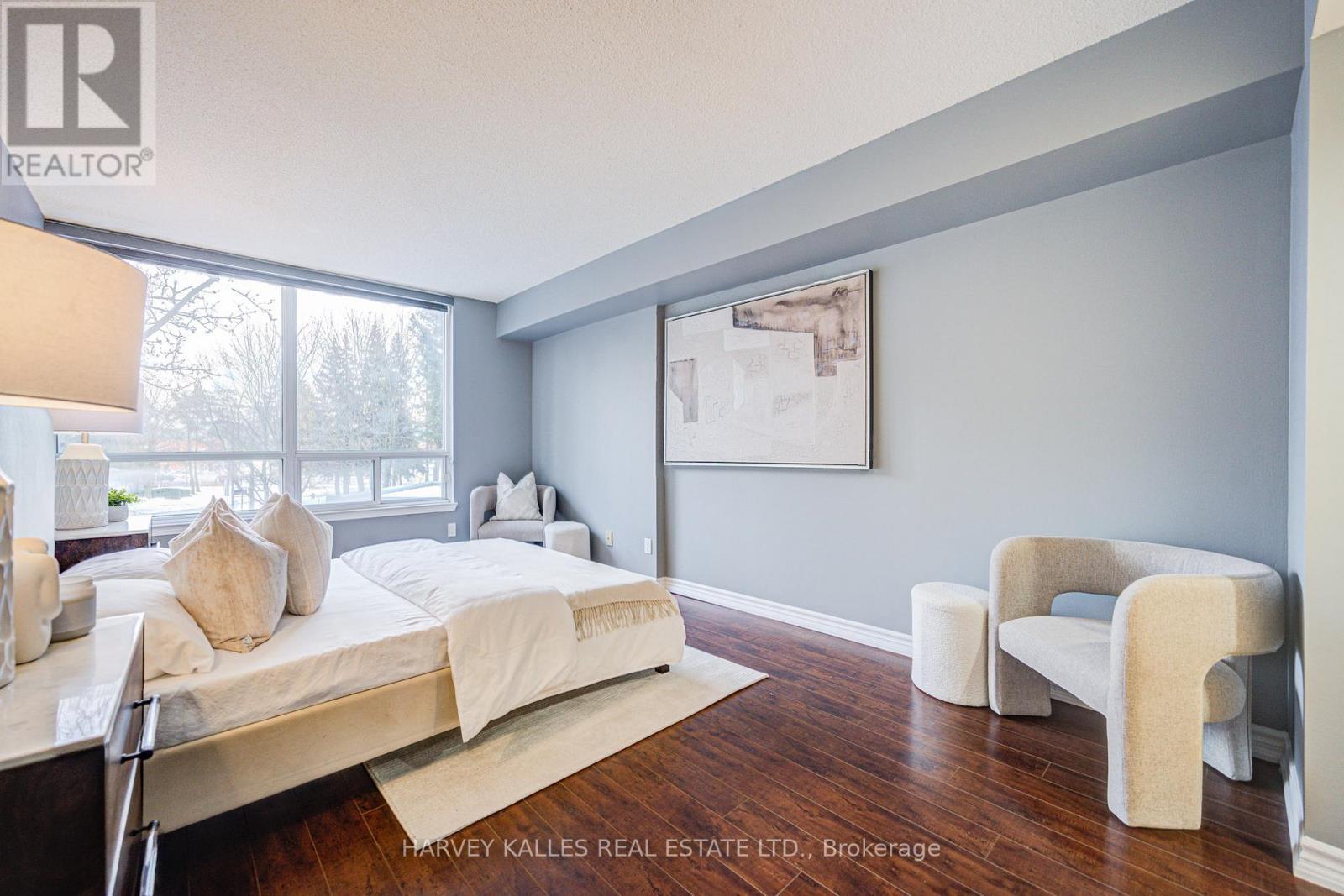 212 - 120 PROMENADE CIRCLE
