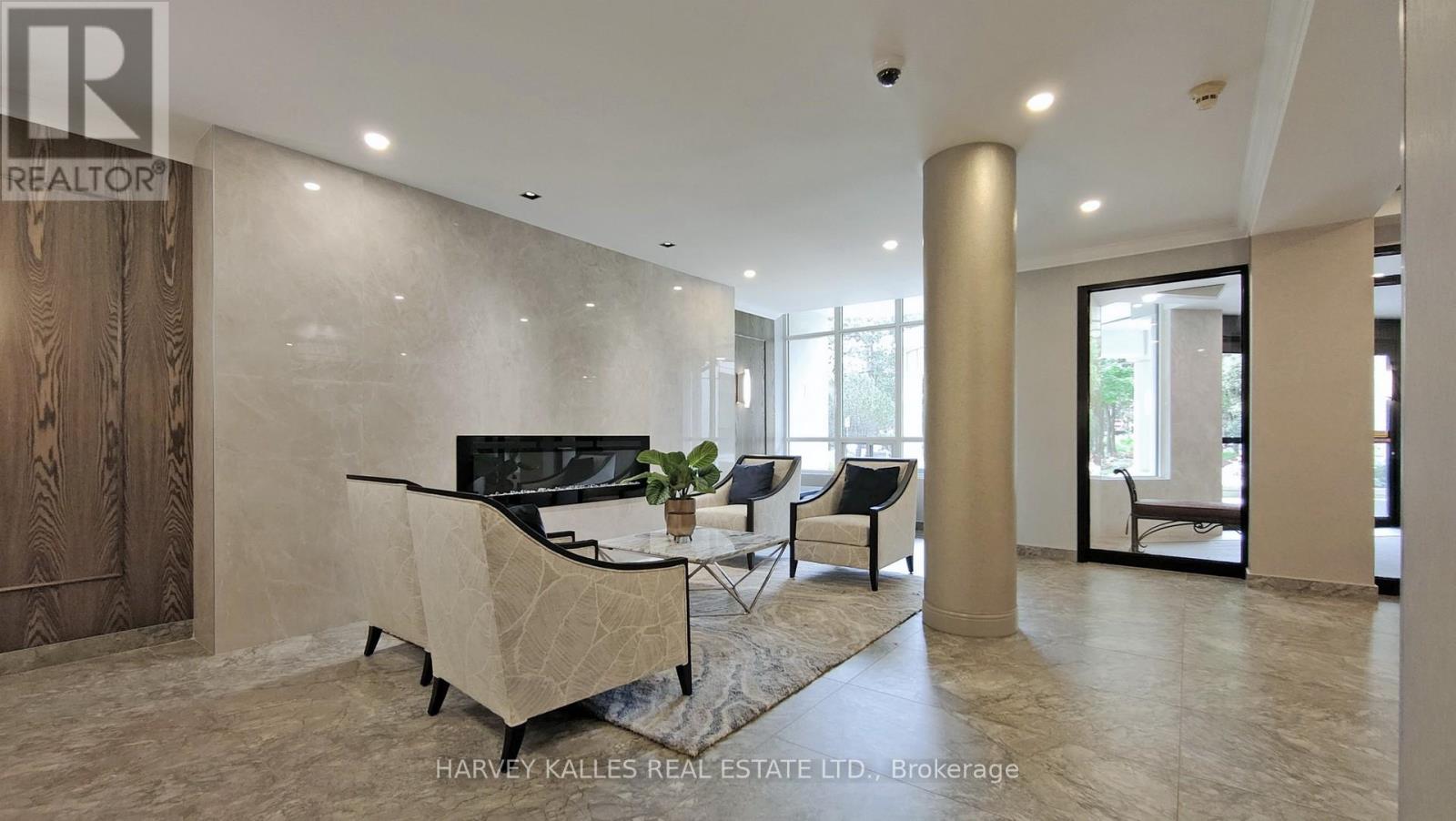 212 - 120 PROMENADE CIRCLE