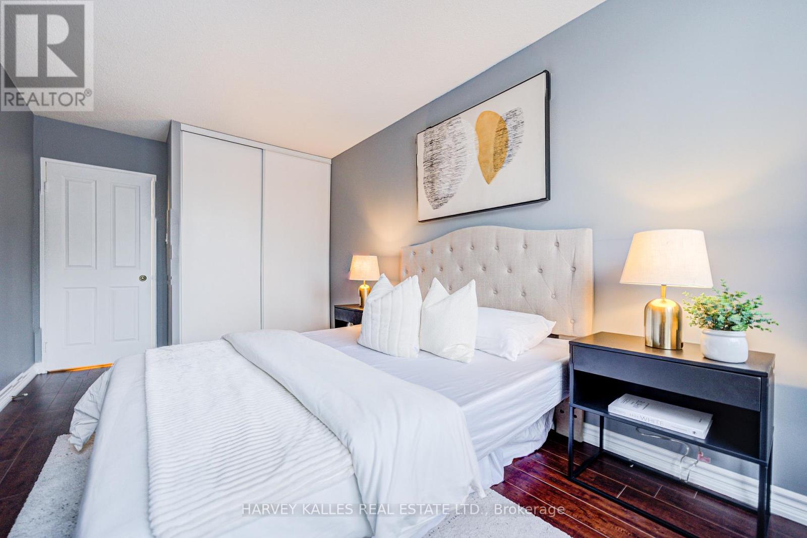 212 - 120 PROMENADE CIRCLE