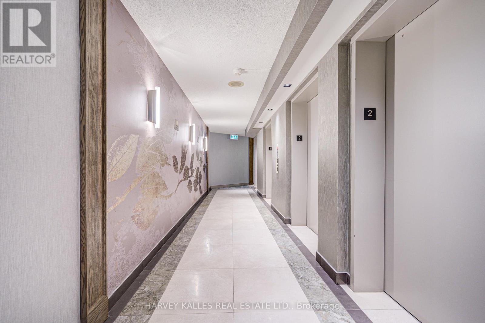 212 - 120 PROMENADE CIRCLE
