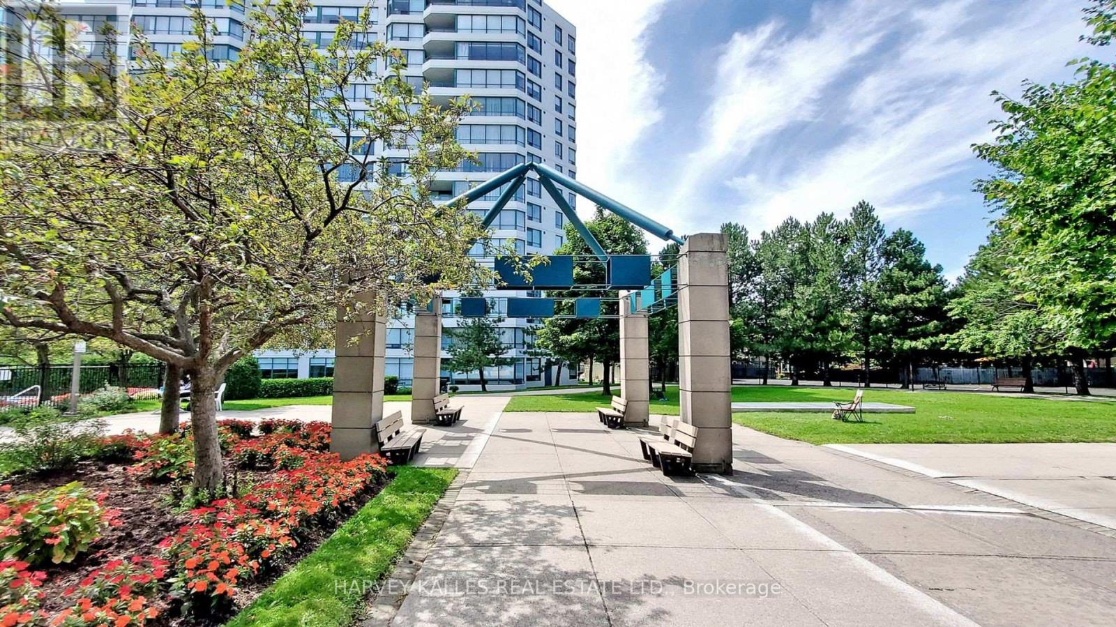212 - 120 PROMENADE CIRCLE