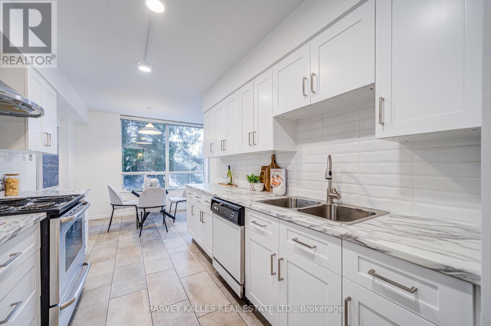 212 - 120 PROMENADE CIRCLE