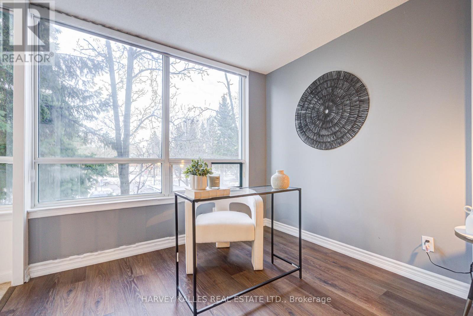 212 - 120 PROMENADE CIRCLE