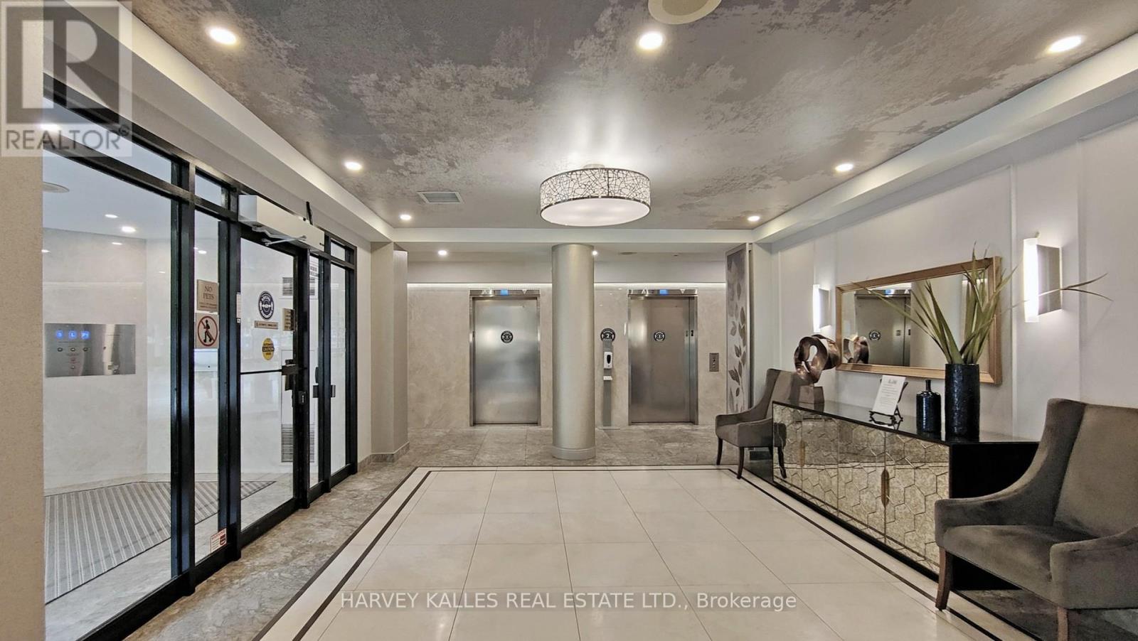 212 - 120 PROMENADE CIRCLE