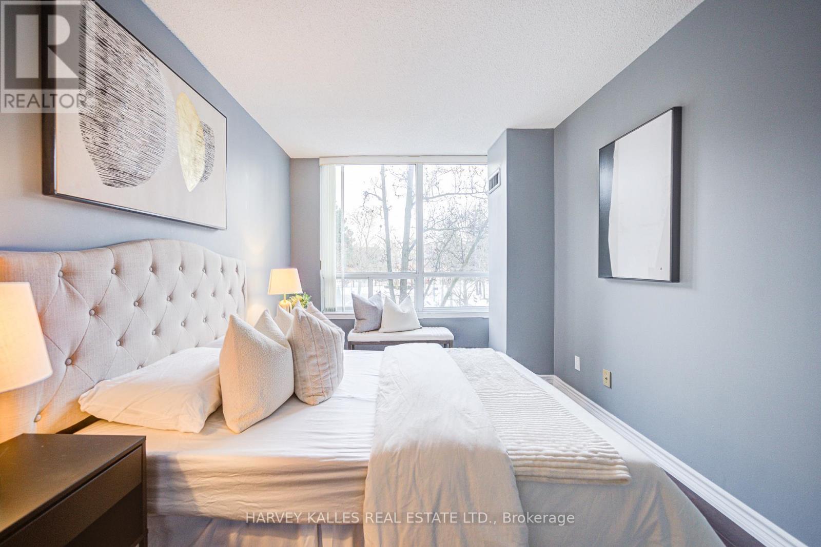 212 - 120 PROMENADE CIRCLE