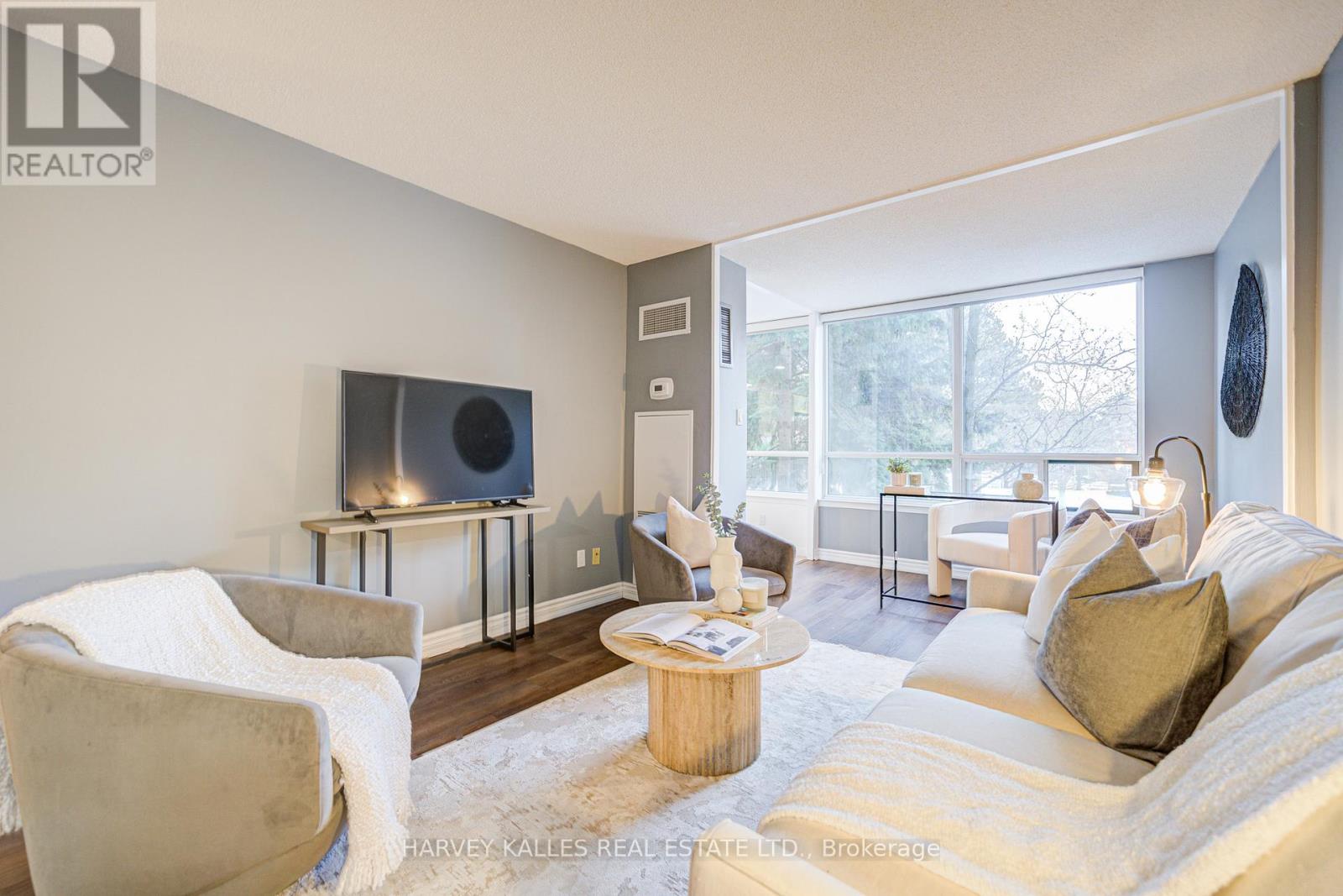 212 - 120 PROMENADE CIRCLE