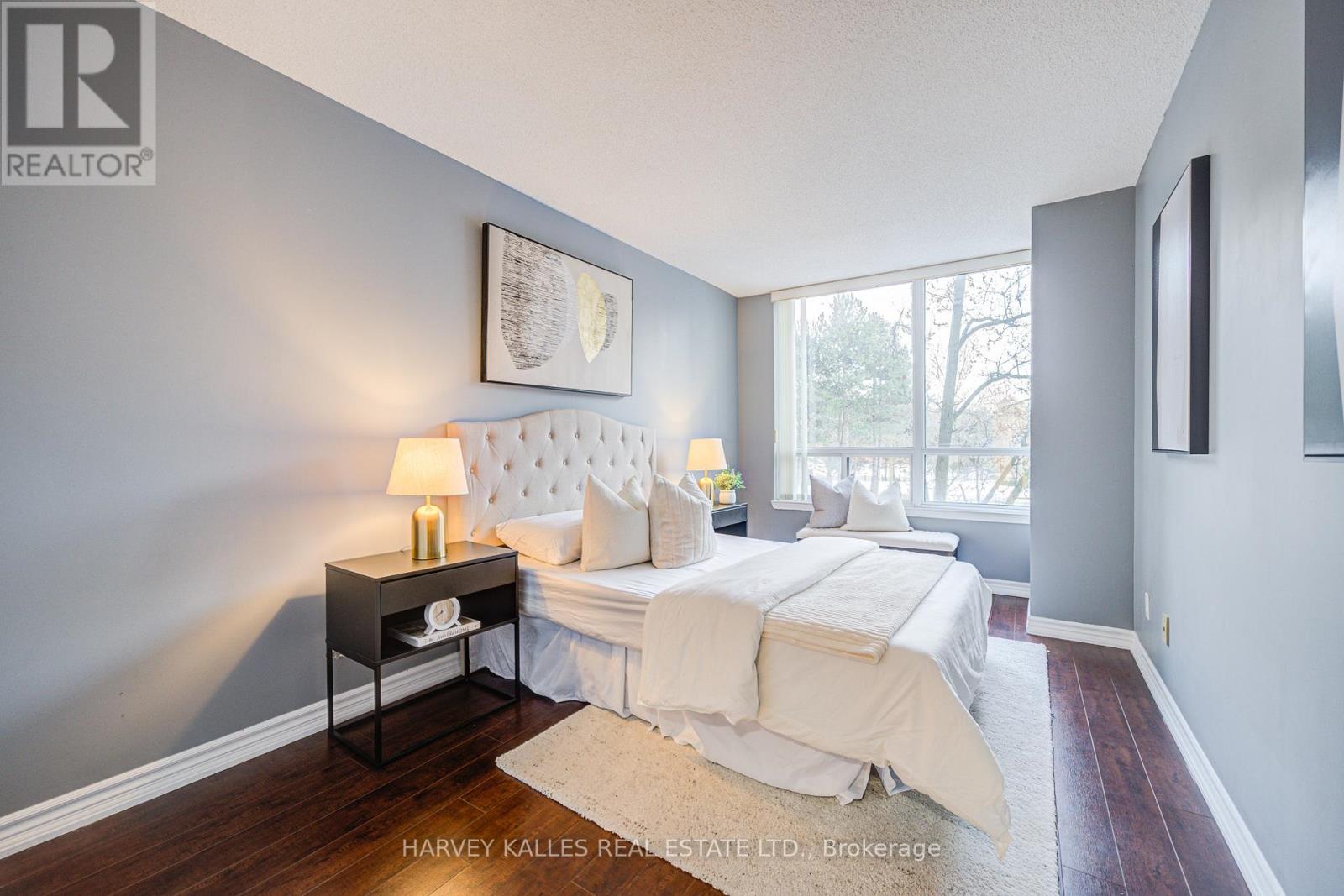212 - 120 PROMENADE CIRCLE