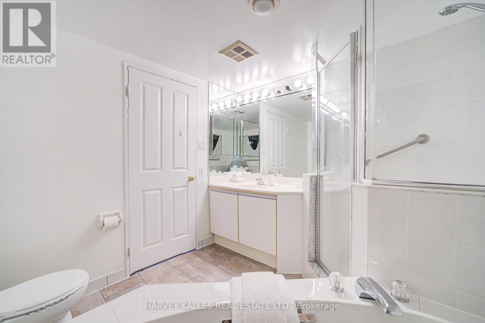 212 - 120 PROMENADE CIRCLE