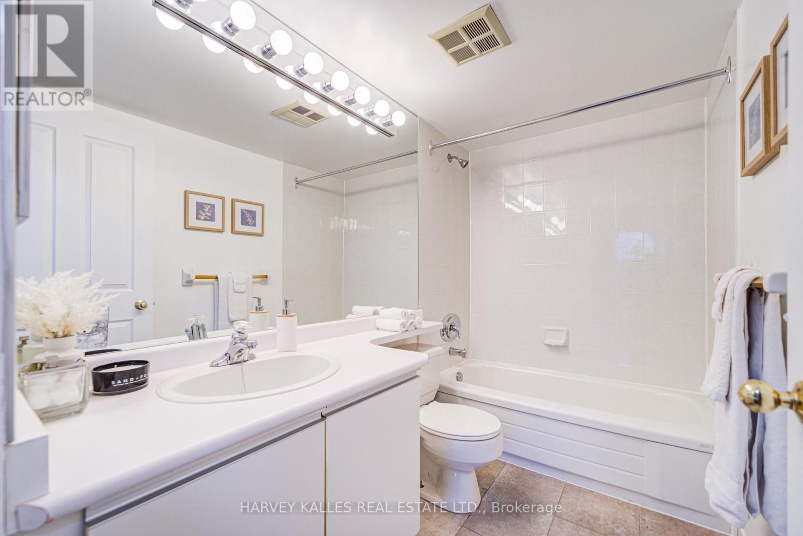 212 - 120 PROMENADE CIRCLE