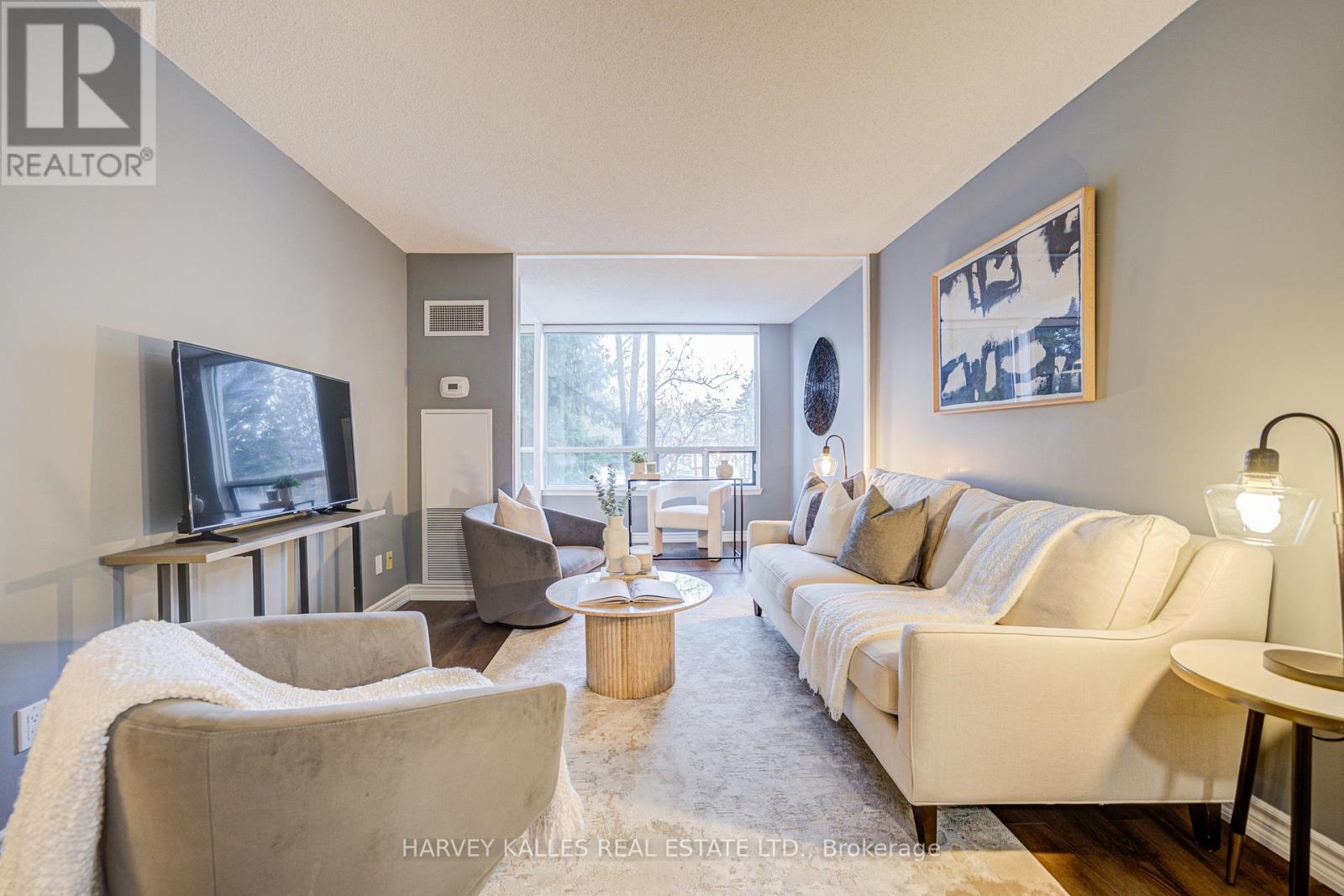 212 - 120 PROMENADE CIRCLE