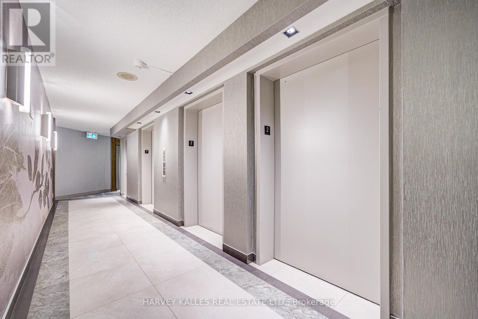 212 - 120 PROMENADE CIRCLE