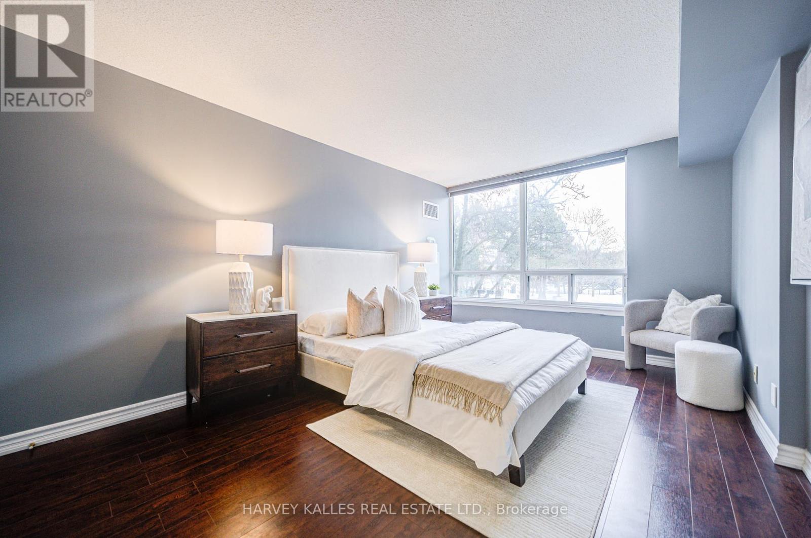 212 - 120 PROMENADE CIRCLE
