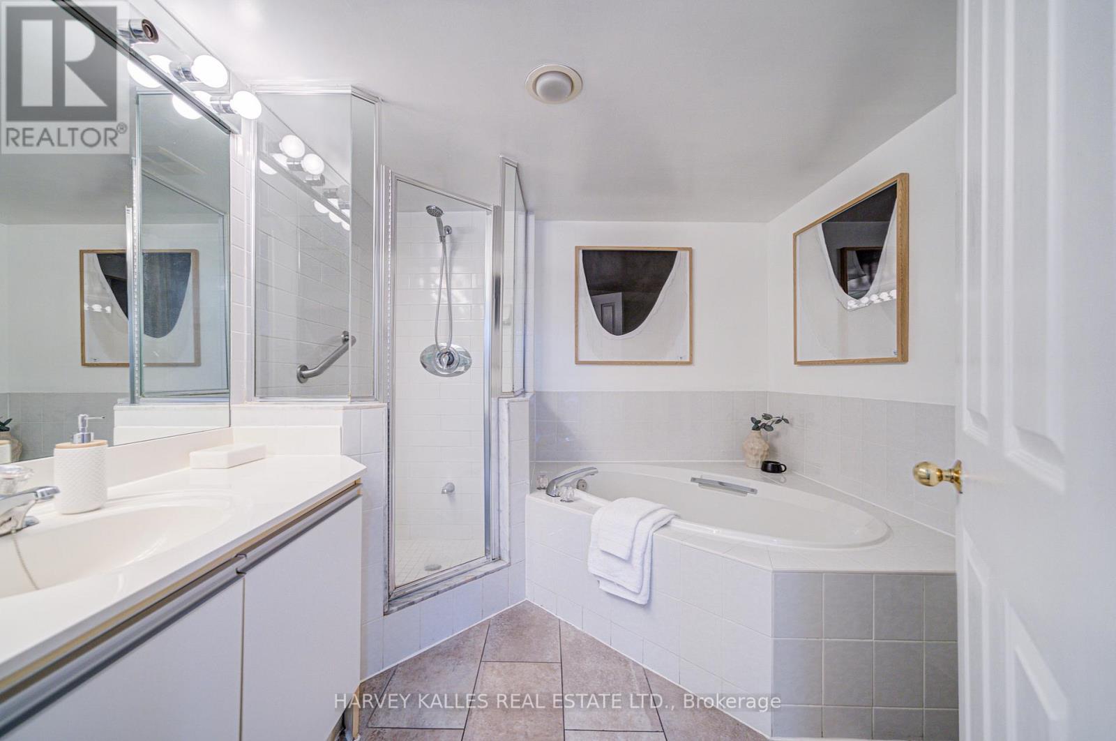 212 - 120 PROMENADE CIRCLE
