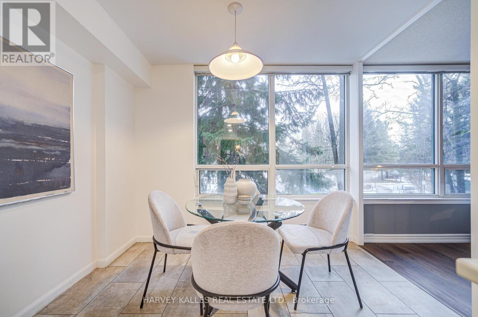 212 - 120 PROMENADE CIRCLE