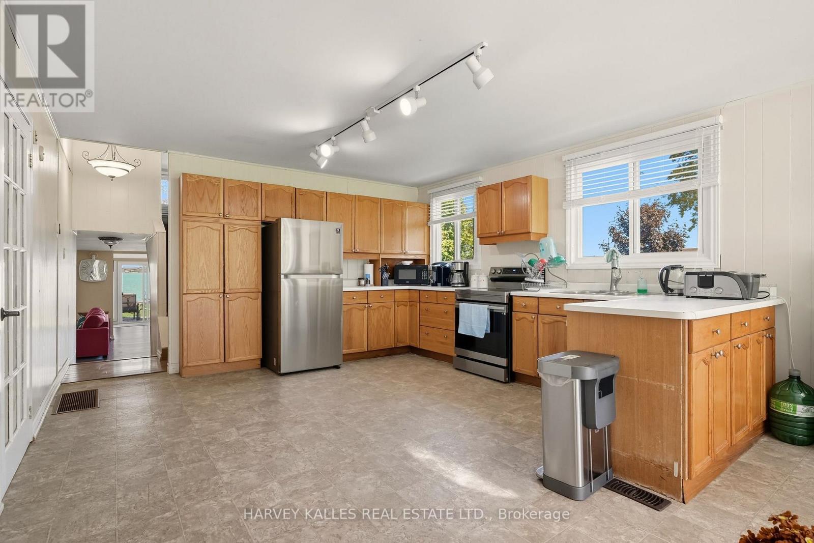 72 LAKESIDE DRIVE