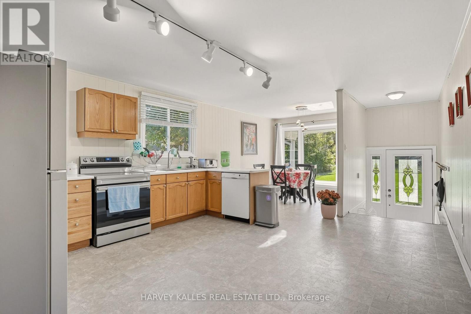 72 LAKESIDE DRIVE