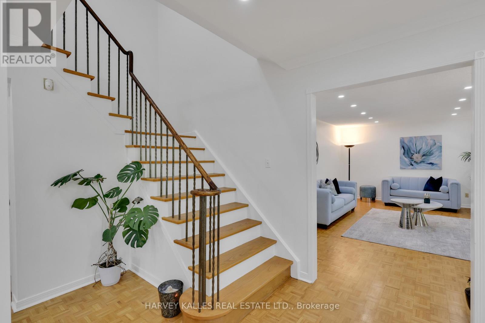 62 ABERFELDY CRESCENT