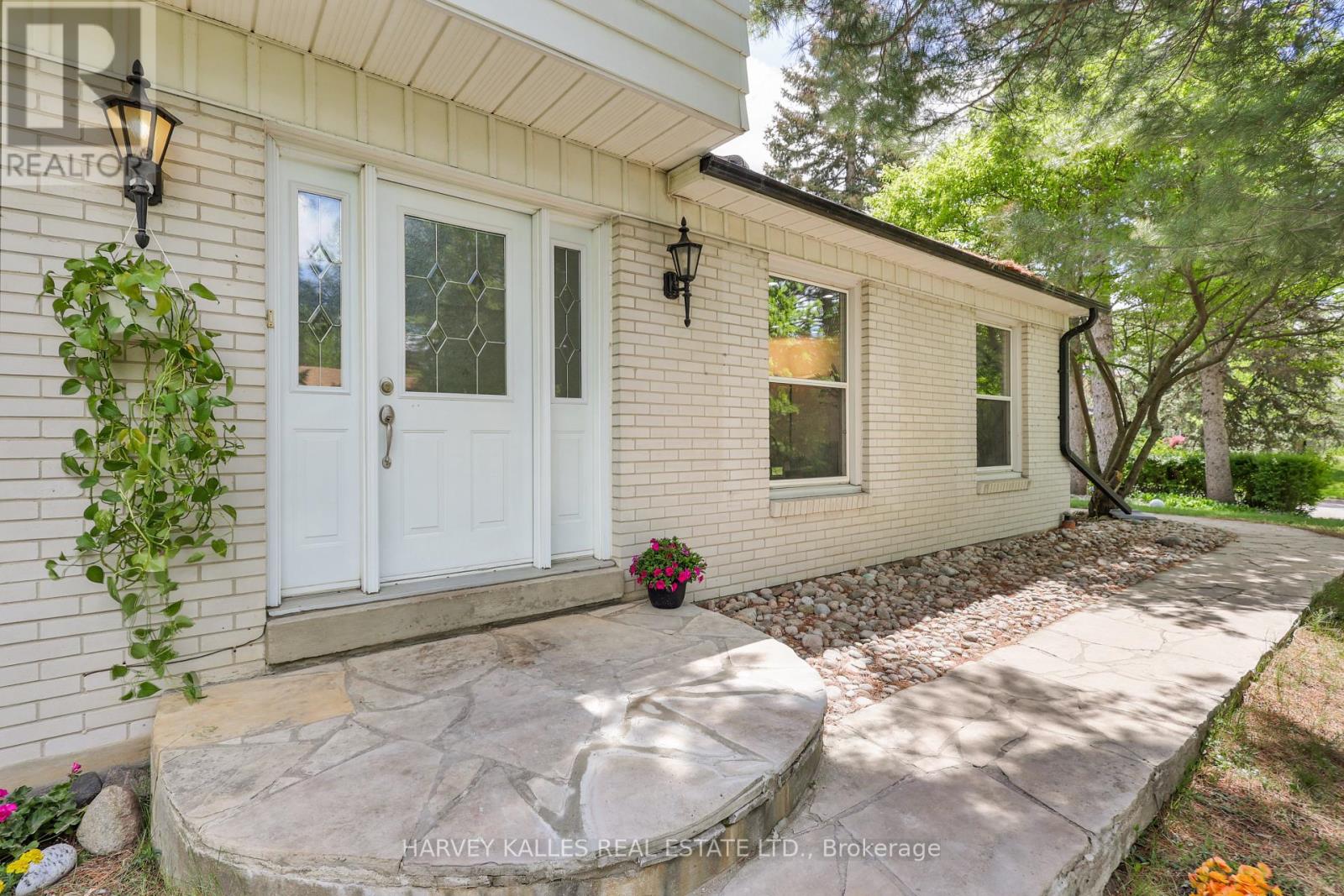 62 ABERFELDY CRESCENT