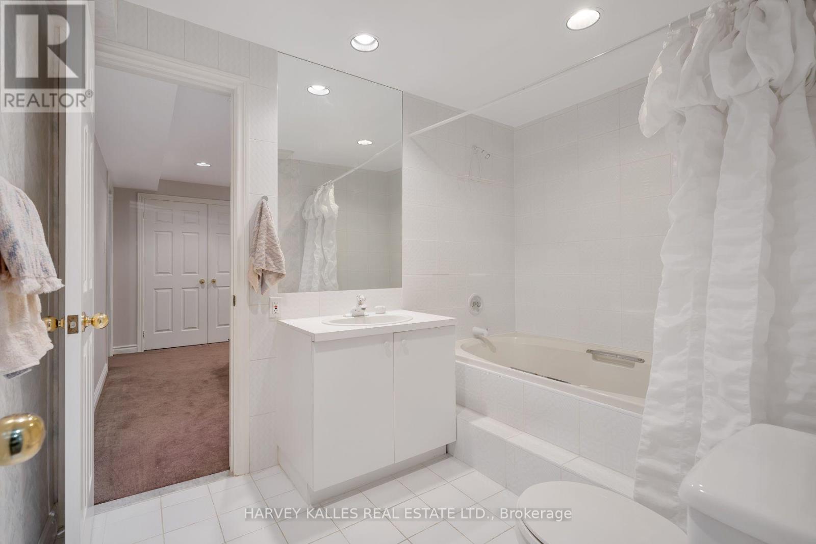 17 PETERBOROUGH AVENUE