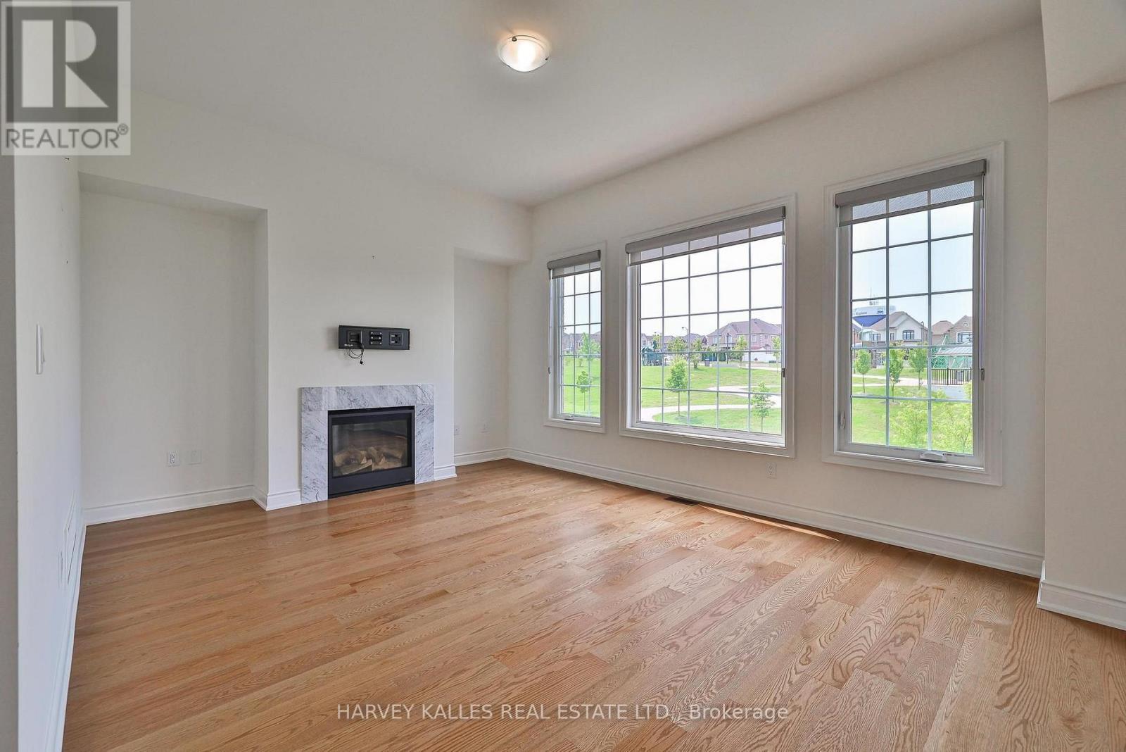 4 MEADOW VISTA CRESCENT