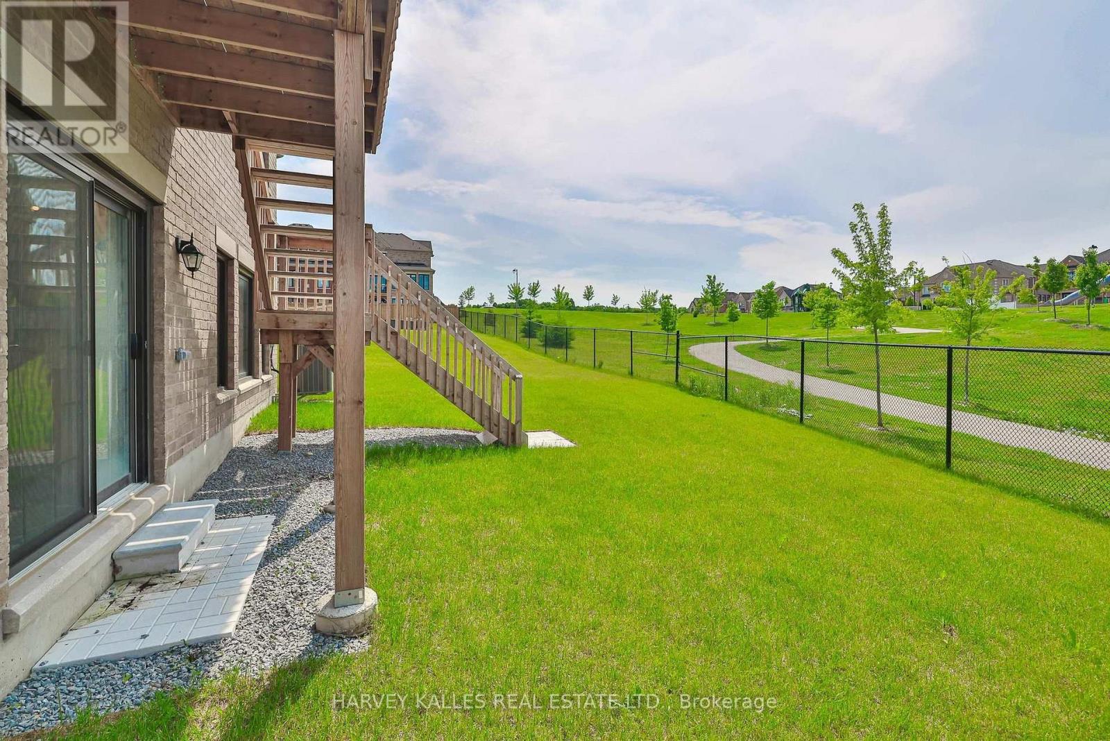 4 MEADOW VISTA CRESCENT