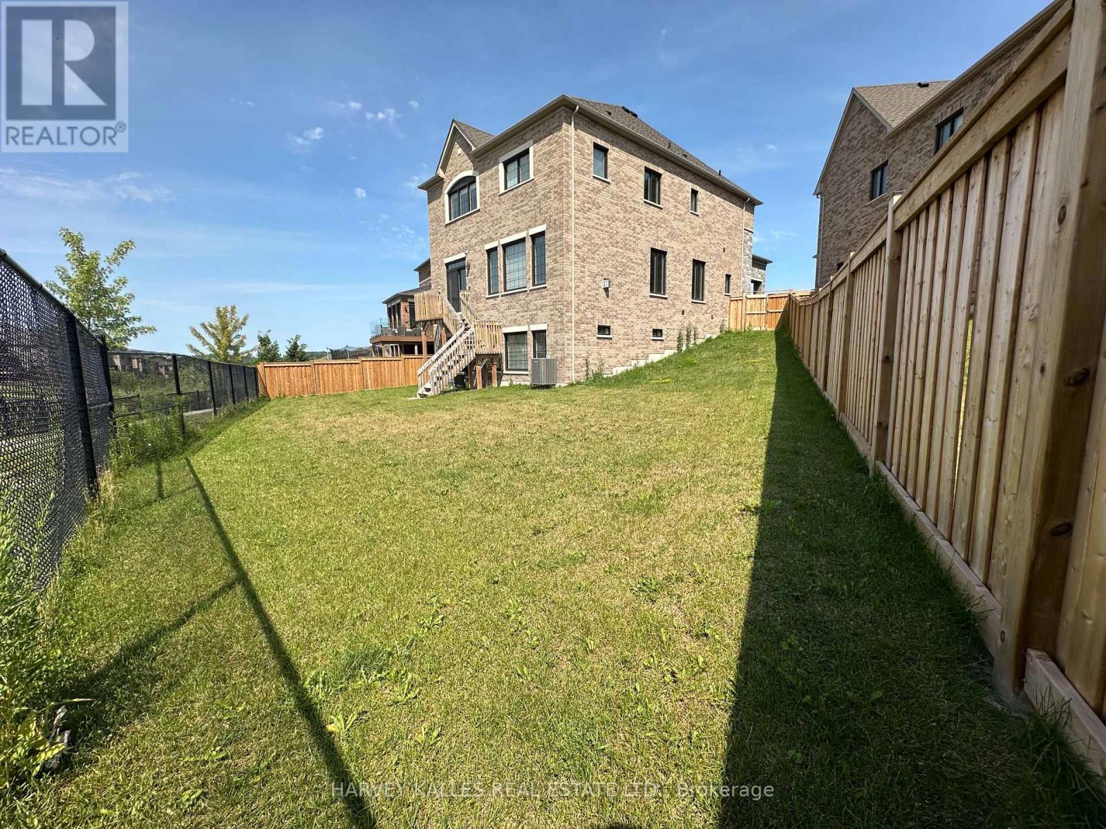 4 MEADOW VISTA CRESCENT