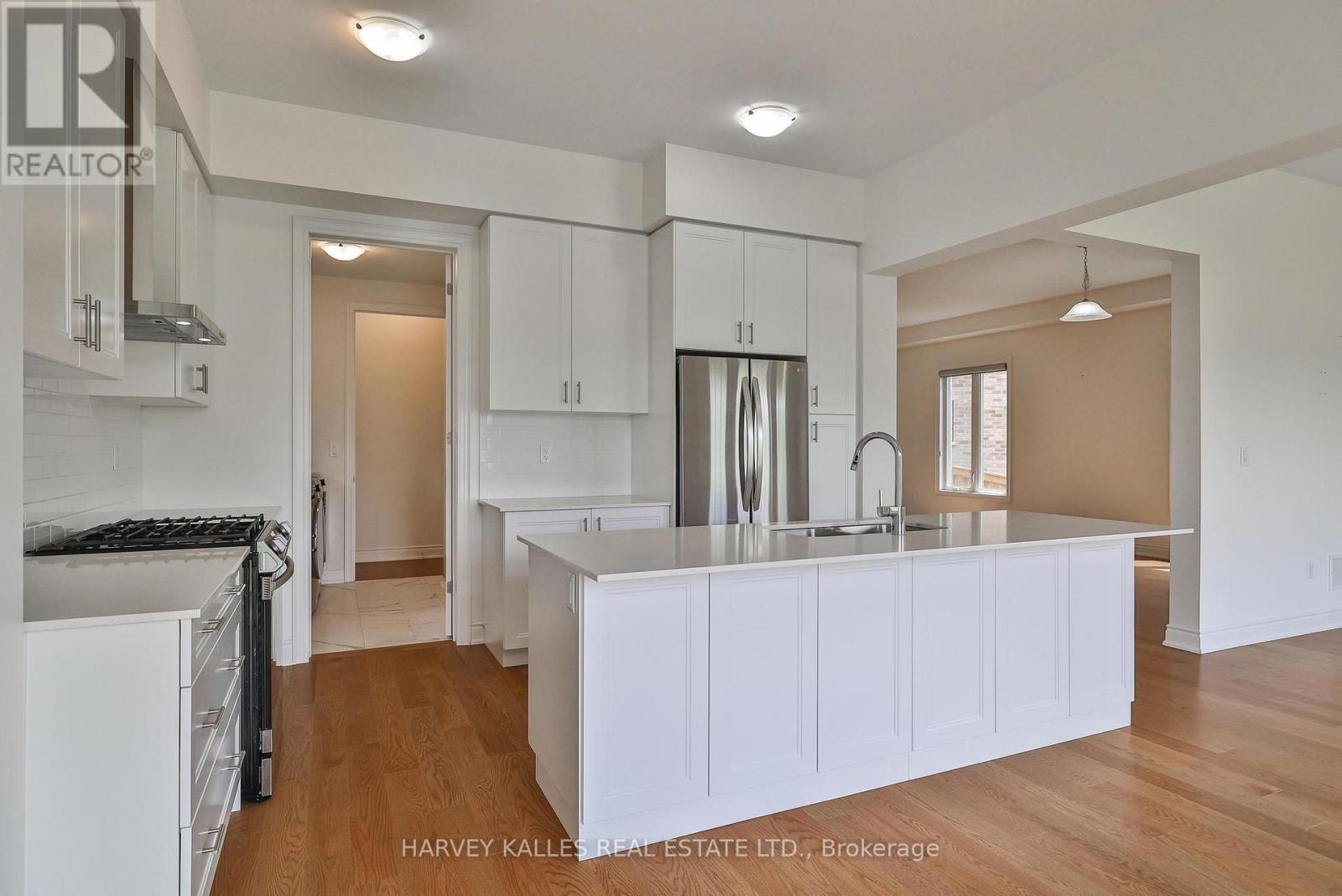4 MEADOW VISTA CRESCENT
