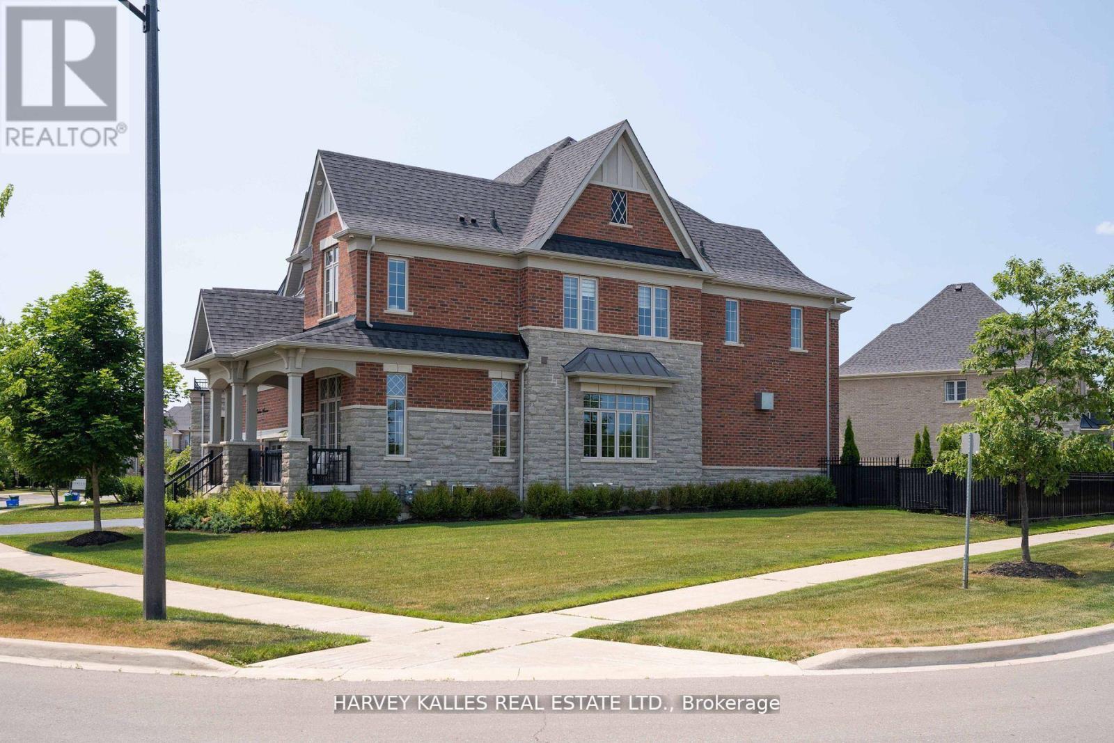 4 LARKIN AVENUE