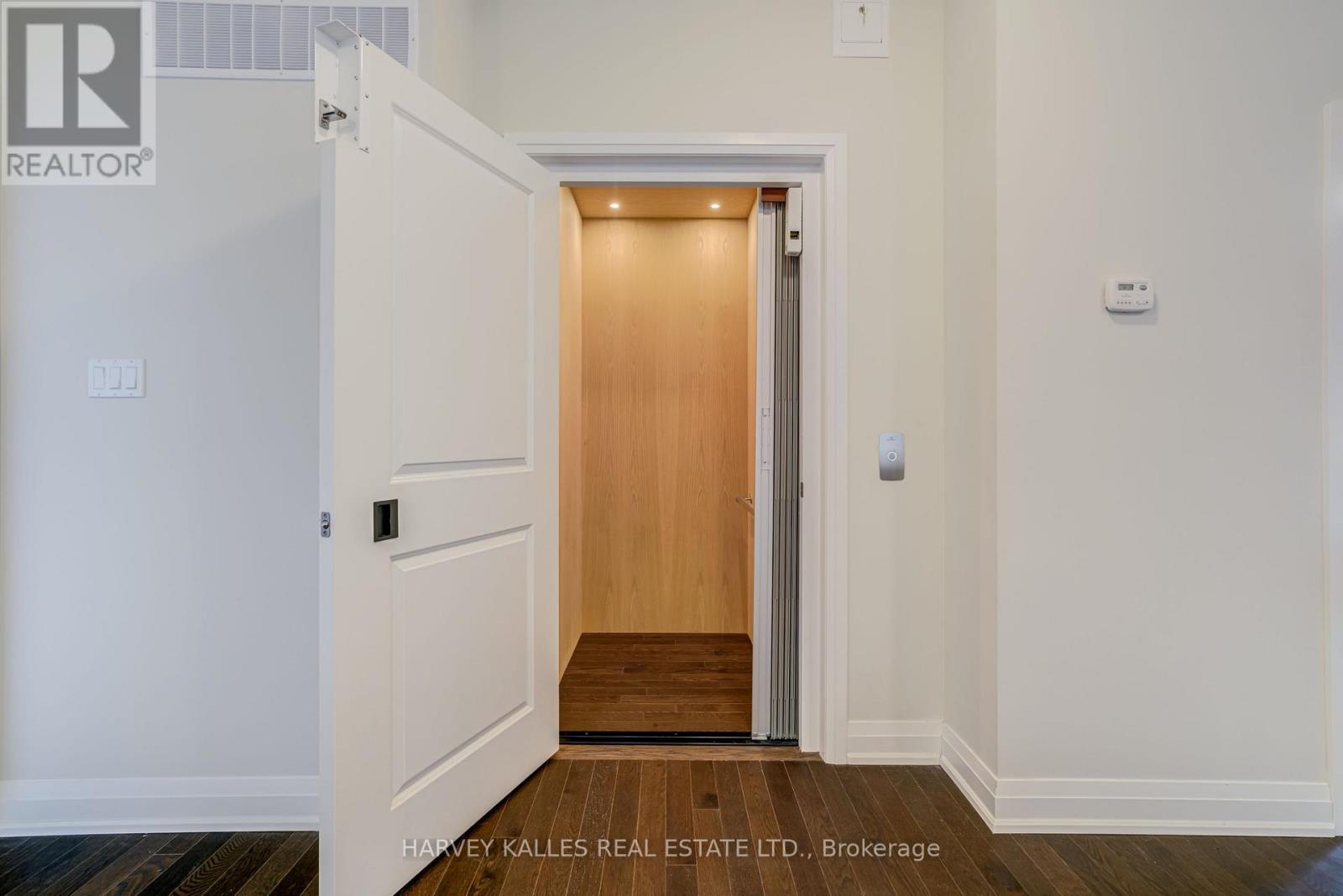 6 DENNIS REED COURT