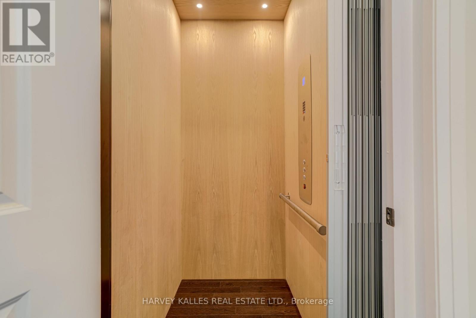 6 DENNIS REED COURT