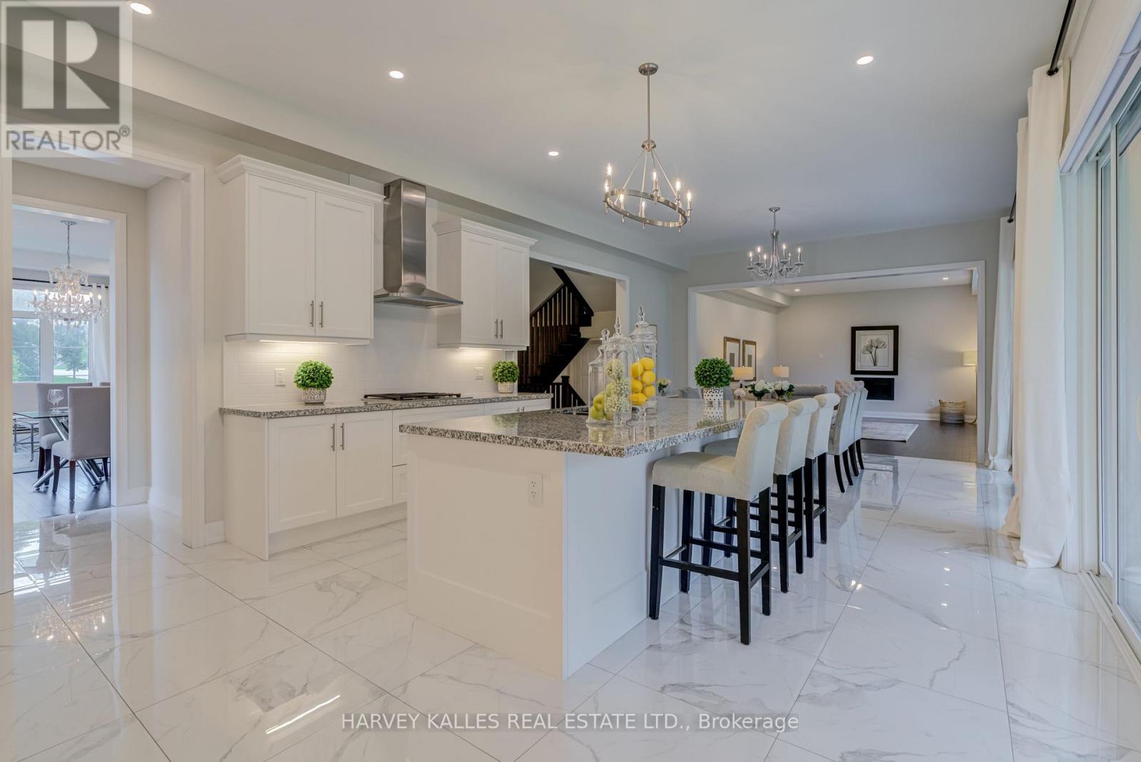 6 DENNIS REED COURT