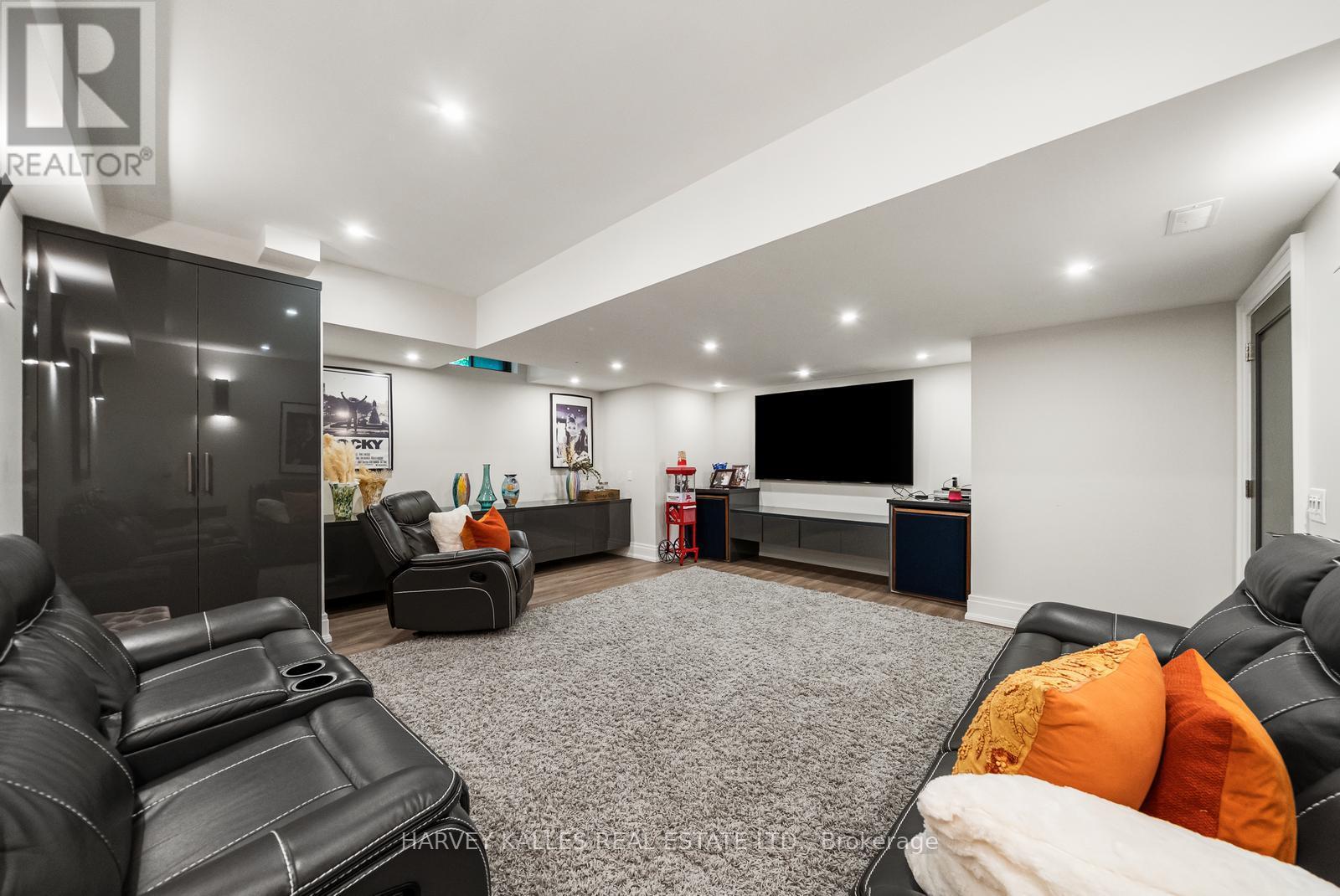 30 SPICEWOOD CRESCENT