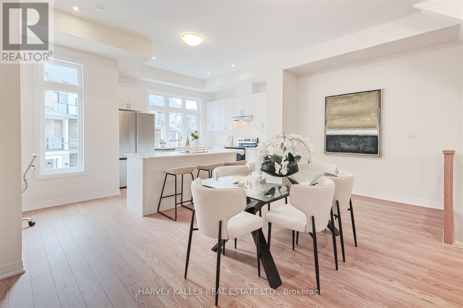75 DE LA ROCHE DRIVE