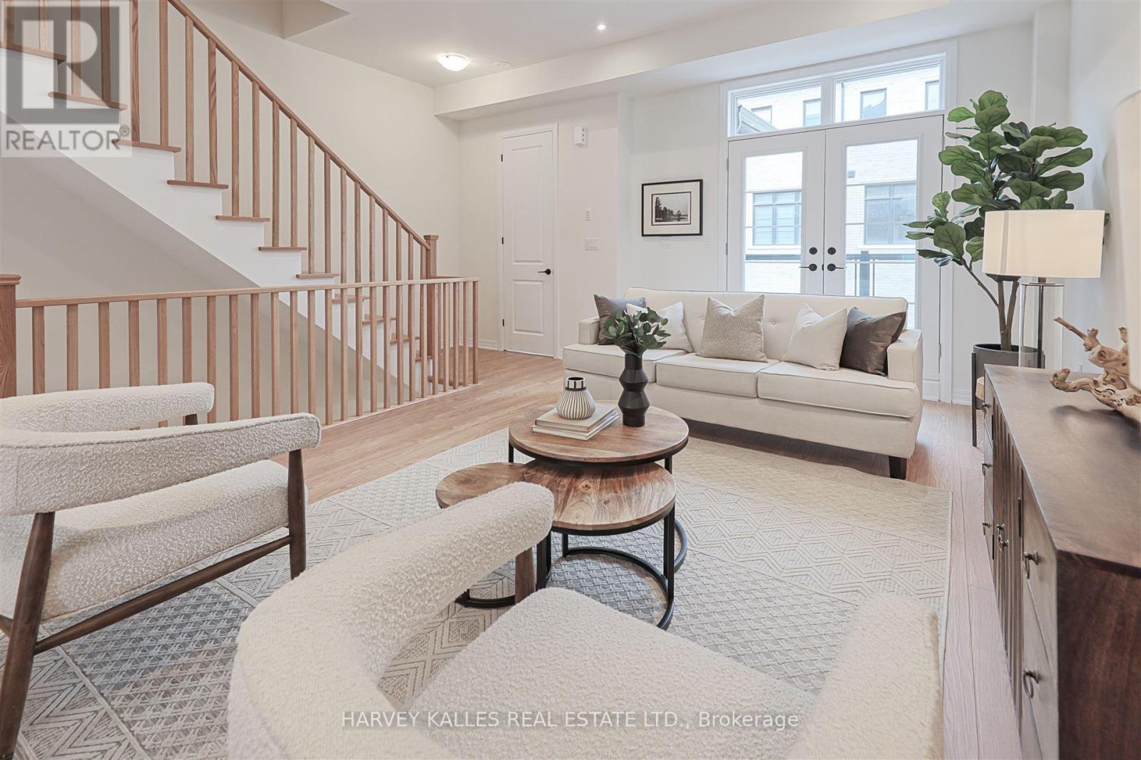 75 DE LA ROCHE DRIVE