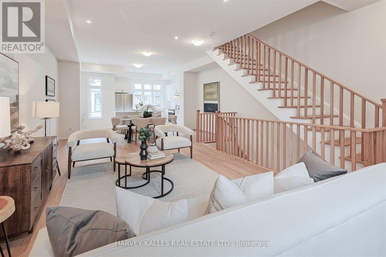 75 DE LA ROCHE DRIVE